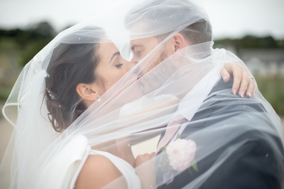 UK Female wedding photographer